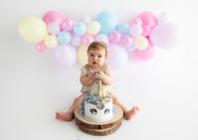 Cake-smash balloon garland: pastel unicorn