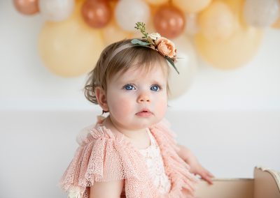 Balloon garland: peach - sand - copper / outfit: blush peach