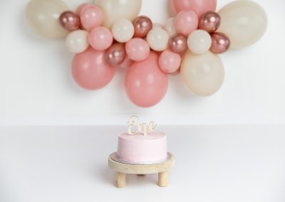 Balloon garland: rosewood - sand - rosé gold / cake: rosewood
